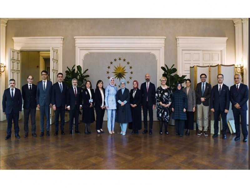 Sayın Emine Erdoğan Hanımefendi Yönetim Kurulu Başkanımız Dr.İhsan Şahin ve Afrika Evi Yönetim Kurulu Üyeleri ile Afrikayı konuştular..